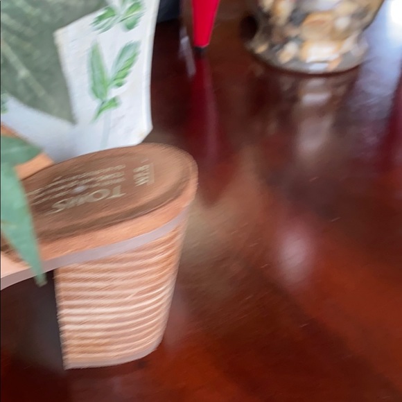 Toms - Picture 7 of 7